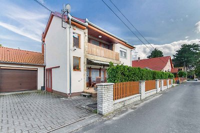 Ferienhaus mit Gartenpavilon und WLAN