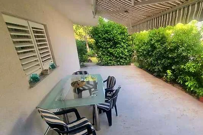 Ferienwohnung mit Terrasse und grossem Hof