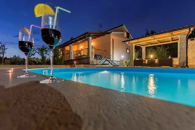 Villa mit Pool und Klimaanlage