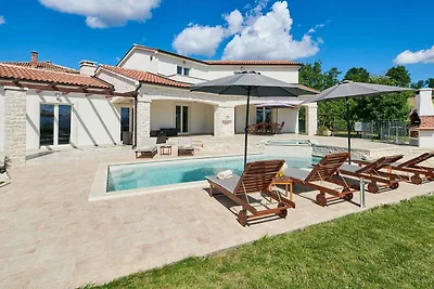 Villa mit Klimaanlage und Pool