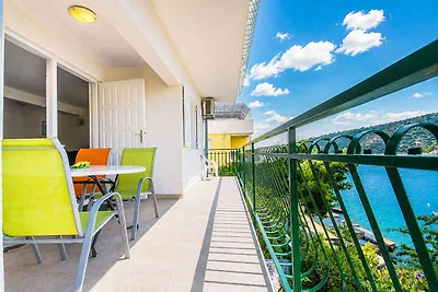 Ferienwohnung mit Klimaanlage und Balkon dire