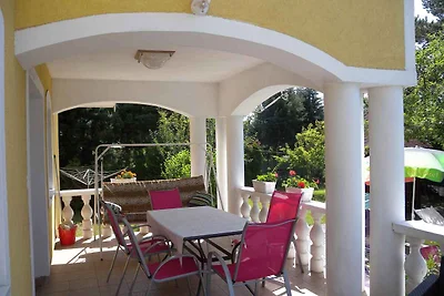 Ferienwohnung mit Pool, Klimaanlage und 2