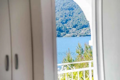 Ferienhaus mit Terrasse und Meerblick