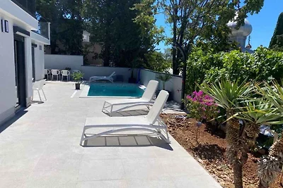 Ferienwohnung mit Meerblick und Pool