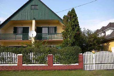 Ferienhaus mit 2 Terrassen und Pool in der Nä