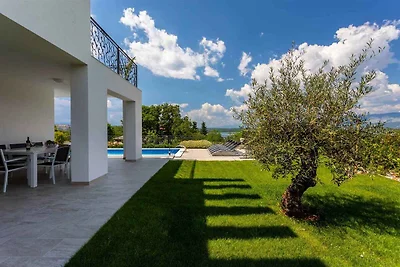 Ferienhaus mit Pool für 8 Personen
