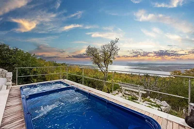 FerienHaus Mit Pool und herrlichem Meerblick