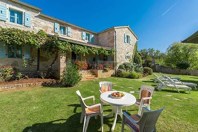 Villa mit privatem Pool und grossem Garten