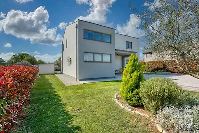 Villa mit Pool und Klimaanlage