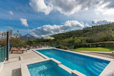 Villa mit Pool und Klimanlage