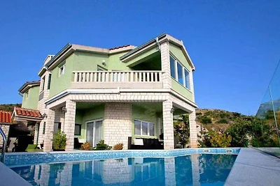 Ferienhaus mit Aussenpool