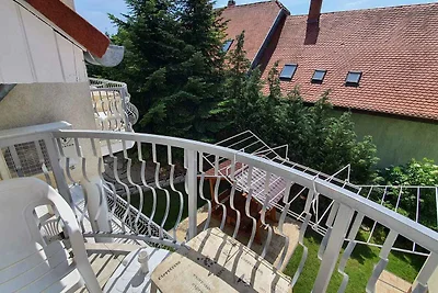 Studio mit Kinderspielplatz und Balkon