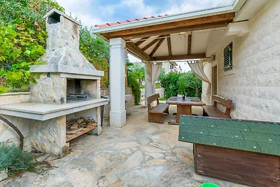 Ferienhaus mit Pool und Klimaanlage