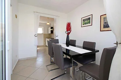 Ferienwohnung mit Balkon, Klimaanlage und