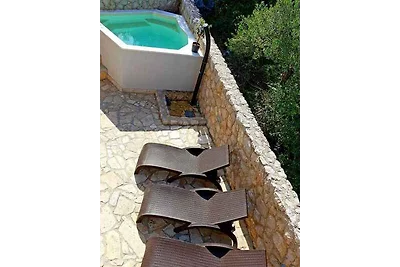Villa mit Swimmingpool und Meerblick