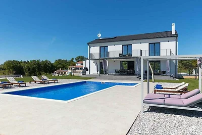 Villa mit Klimaanlage und Pool