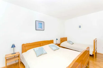 Holiday flat family holiday Okrug Gornji