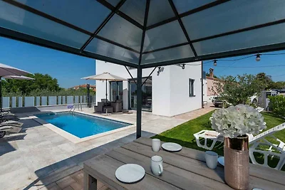 Villa mit Privatpool
