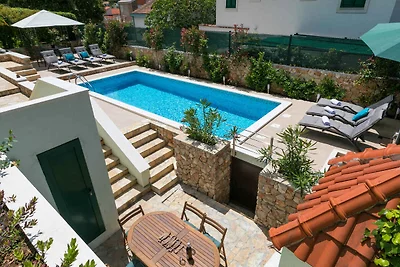 Komfortable Villa Marina mit privatem Pool un