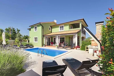 Villa mit Klimaanlage und Pool