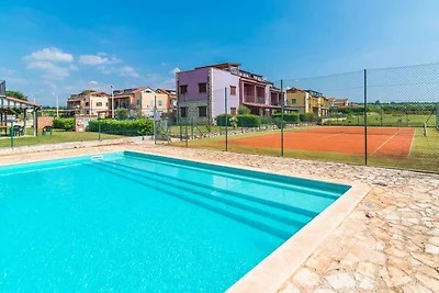 Ferienwohnung mit Pool und Terrasse