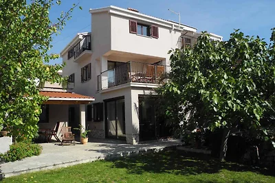 Ferienwohnung mit Garten und Klimaanlage