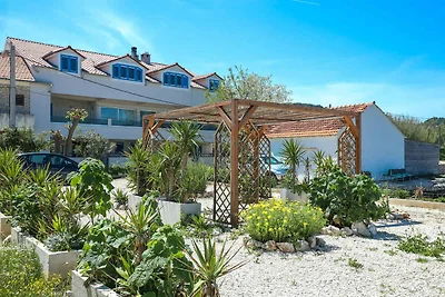 Moderne Seafront Apartments in Mrljane auf de