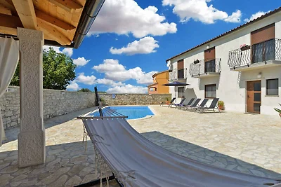 Ferienhaus mit Pool und Klimaanlage