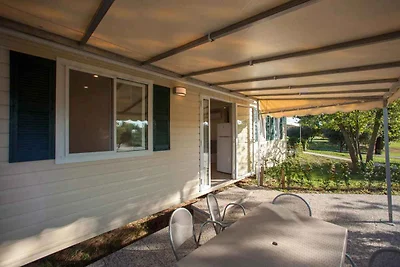 Mobilehome mit Parkplatz und Klimaanlage
