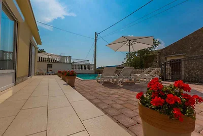 Ferienhaus mit Pool und Klimaanlage