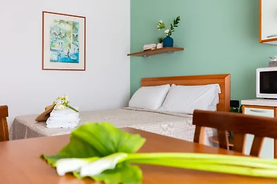 Studio mit Klimaanlage, Balkon und Pool