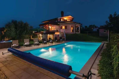 Villa mit beheiztem Pool