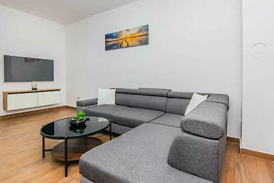 Gemütliche Ferienwohnung Mucaj mit Terrasse a