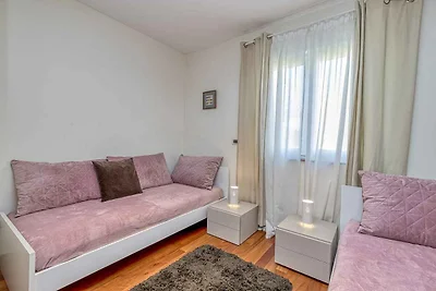 Apartment mit drei Schlafzimmern, Balkon und 