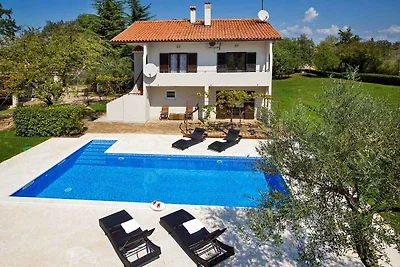 Ferienwohnung mit privatem Pool und Garten