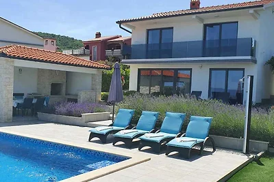 Ferienhaus mit Pool für 6 Personen