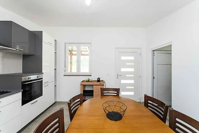 Ferienhaus mit Pool und Tennisplatz