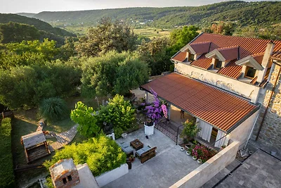 Gemütliches Gartenhaus in Mundanije auf der I