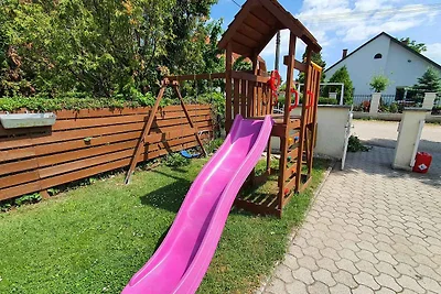 Studio mit Kinderspielplatz und Balkon
