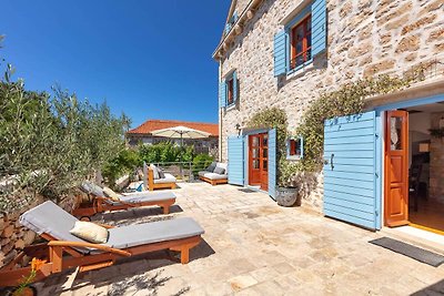 Villa mit Meerblick und Pool