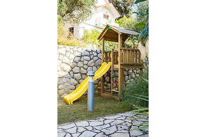 Gemütliches Ferienhaus Lucija in idyllischem