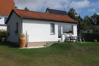 Ferienhaus mit Terrasse direkt am Wasser