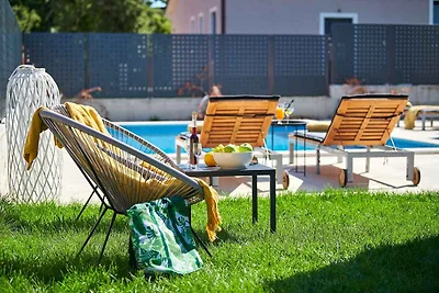 Villa mit Pool und Klimaanlage
