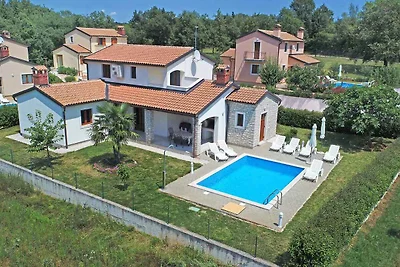 Villa mit Pool und Klimaanlage