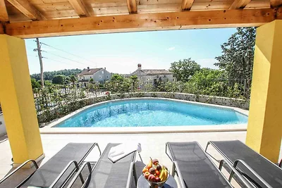 Villa mit Pool und Klimaanlage