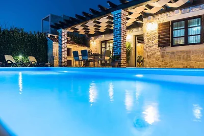 Ferienhaus mit Grillterrasse und Pool