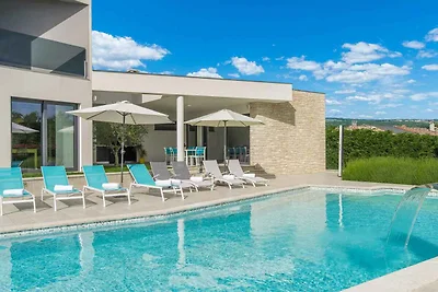 Villa Eine Luxusvilla mit einem kristallklare