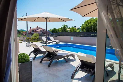 Ferienhaus mit Schwimmbad und Klima