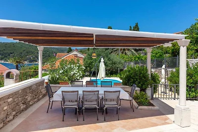 Villa erste Reihe zum Meer mit Pool