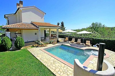 Villa mit Pool, Jacuzzi und Wellenanlage
